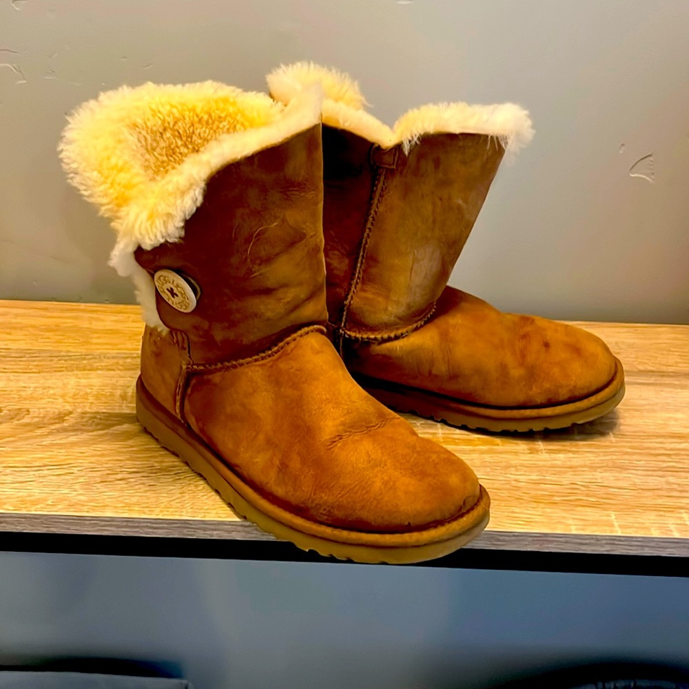 UGGS